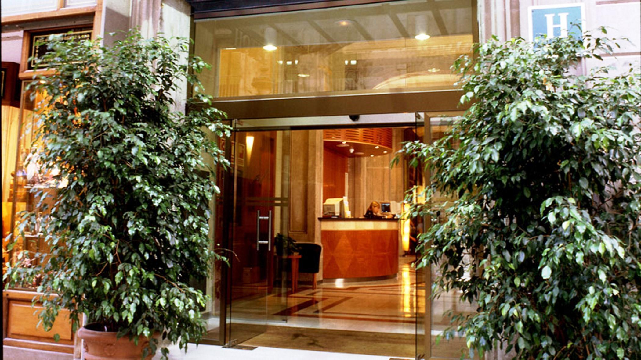 Hotel Catalonia Portal De L'Angel Barcellona Esterno foto